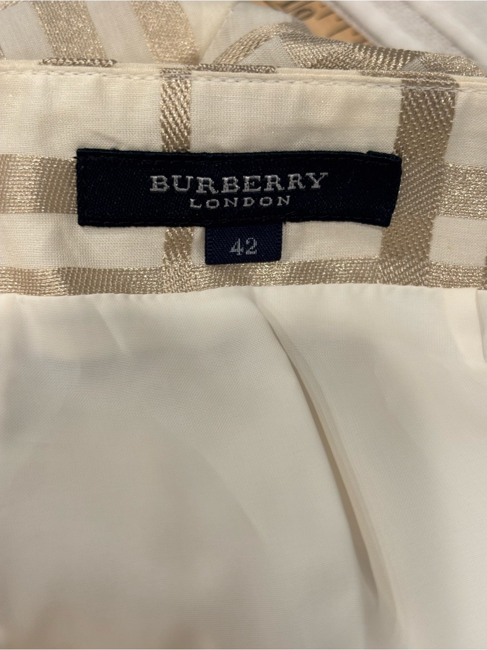 Burberry Cream and Beige Plaid Circle Skirt Made in Japan Size 42 - Picture 13 of 13